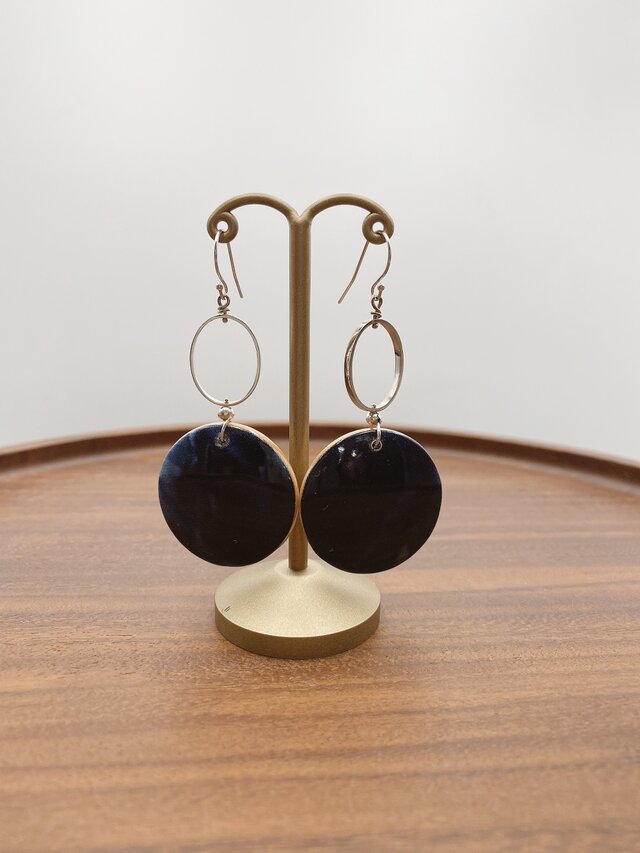 藍染木製ピアス 《ラーラ》 O-023 | iichi 日々の暮らしを心地よくする