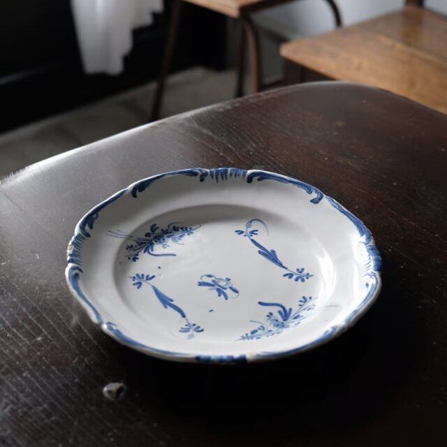 18世紀 Moustiers ムスティエ 小枝柄 花リム 平皿 フランス