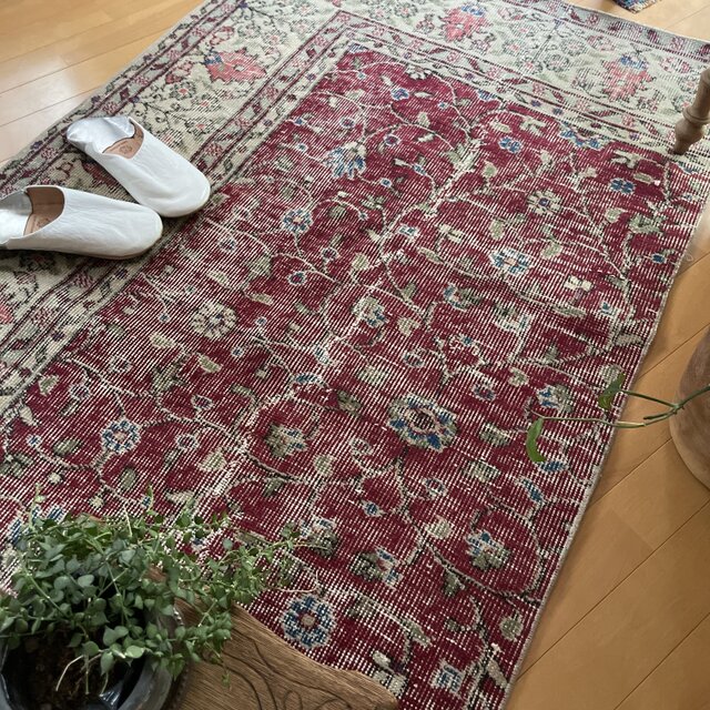 トルコヴィンテージラグ 赤えんじ色 クリーム ボタニカル柄 93×128