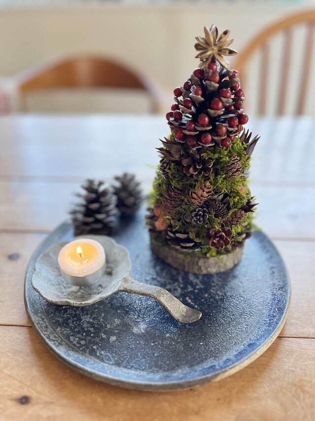 森のクリスマスツリー ~松ぼっくりと木の実 | iichi 日々の暮らしを