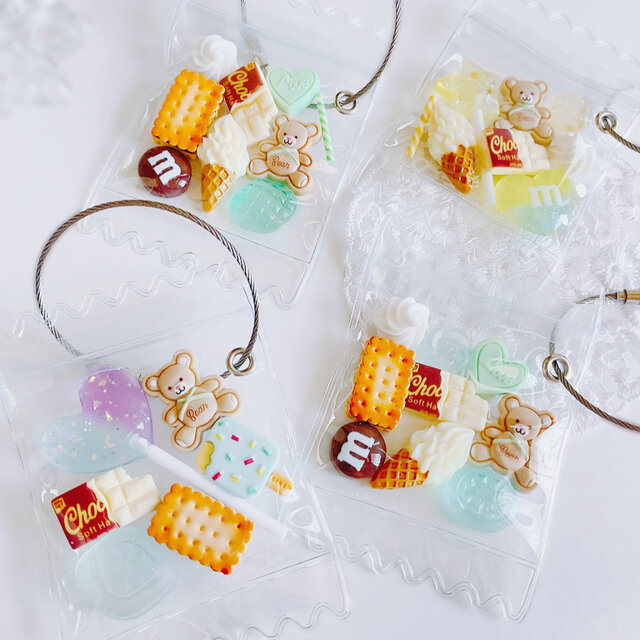 ブルー系 キャンディーバッグのバッグチャーム フェイクスイーツ