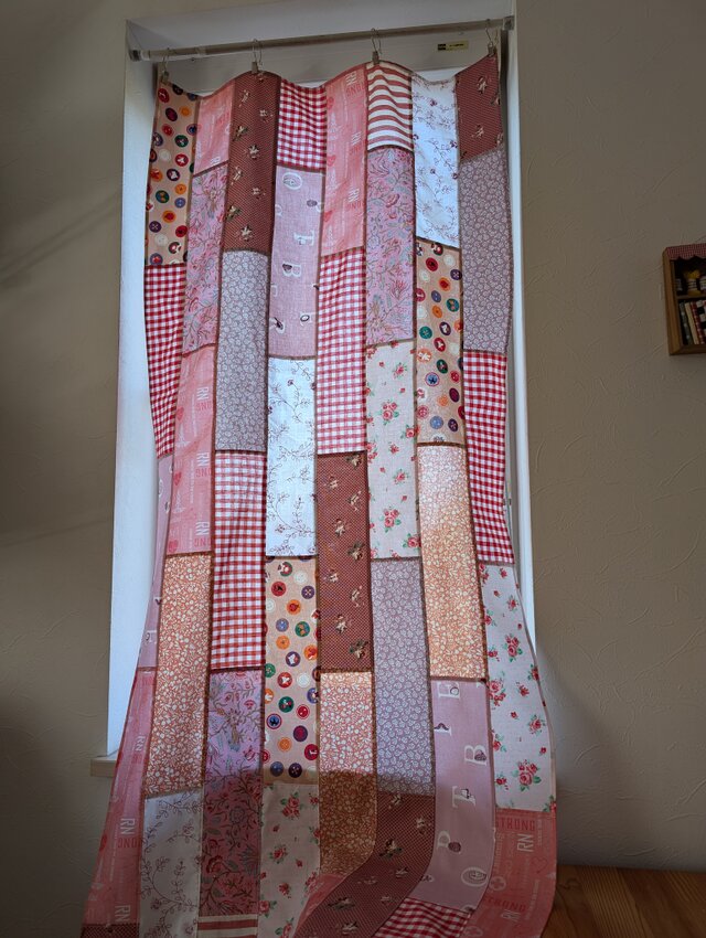 ♥ピンク&レッド♥可愛い♥細長ランダムパッチワークカーテン♥☆60