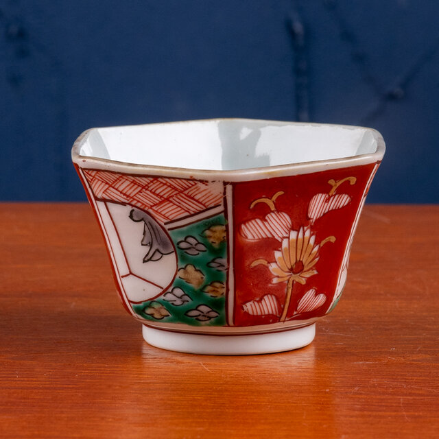 伊万里焼 赤絵唐華文 六角向付 E889 | iichi 日々の暮らしを心地よく
