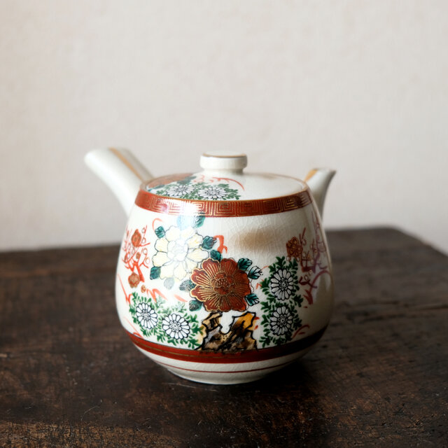 サマー特価¥4400→¥2000】赤と白に芍薬◇九谷焼 花文赤絵金彩急須 丁寧