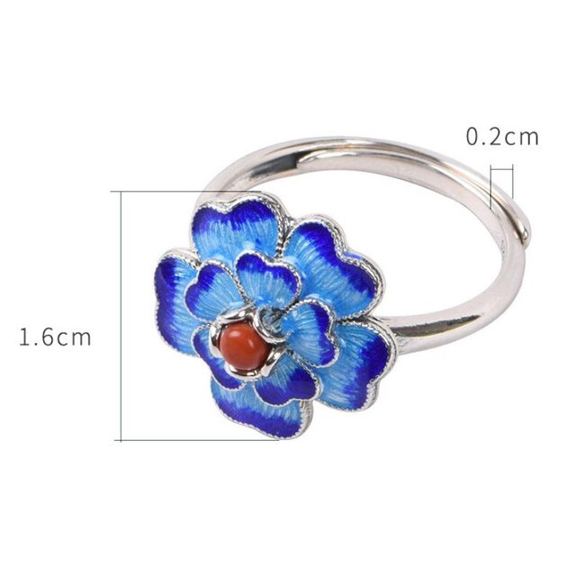 サクラソウのリング - 指先に春の息吹を感じさせる R430 | iichi 日々