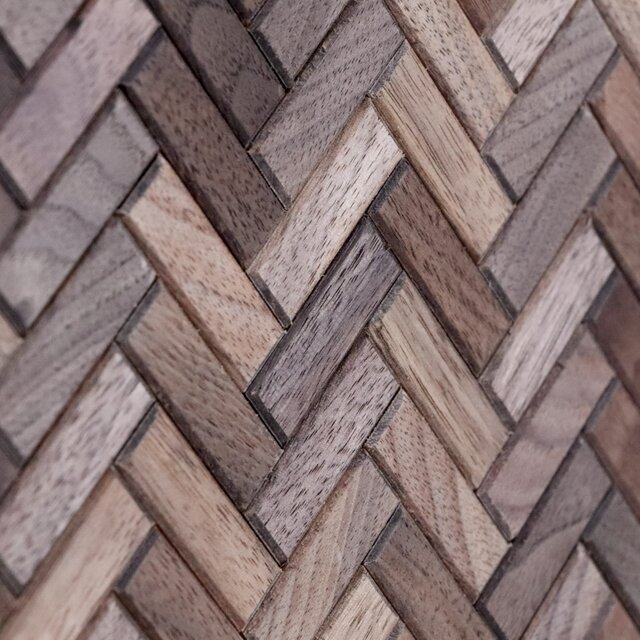 木の表情を楽しむ壁掛けウッドアートパネル〈ウォールナット