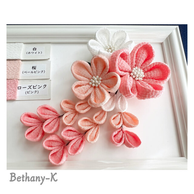 七五三・卒業式に◇大きくて可愛いつまみ細工の髪飾り(下がり付き)◇白