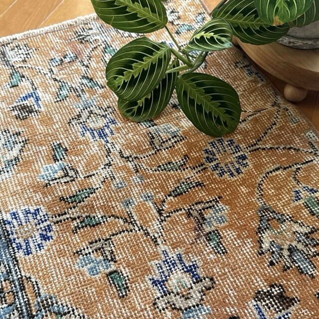 56×120ペールオレンジ 青い花 ボタニカル トルコヴィンテージラグ