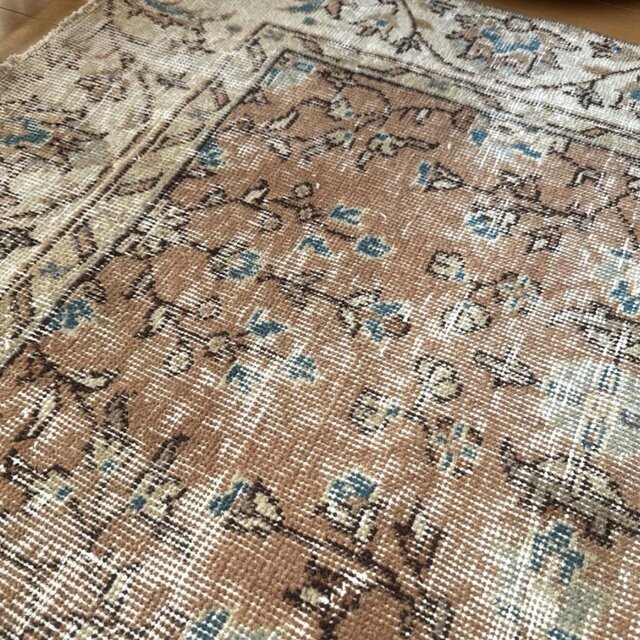 137×232大判ピンクベージュ×ブルー 草花ボタニカル トルコヴィンテージ