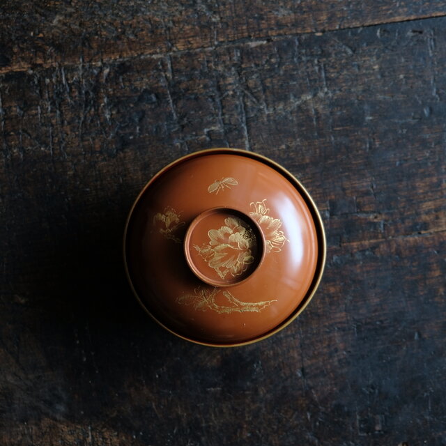 花と蝶々◇ブラウンで素敵。古輪島塗 花蝶文漆芸沈金蓋付椀 漆器 骨董