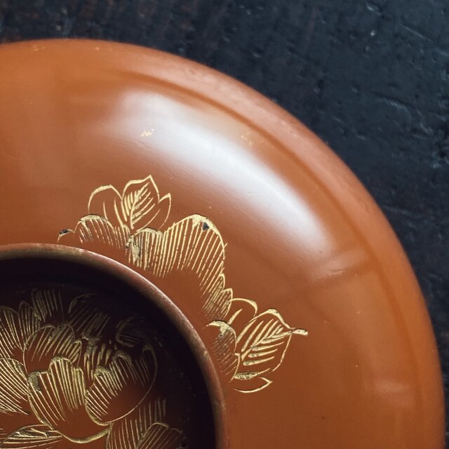 花と蝶々◇ブラウンで素敵。古輪島塗 花蝶文漆芸沈金蓋付椀 漆器 骨董