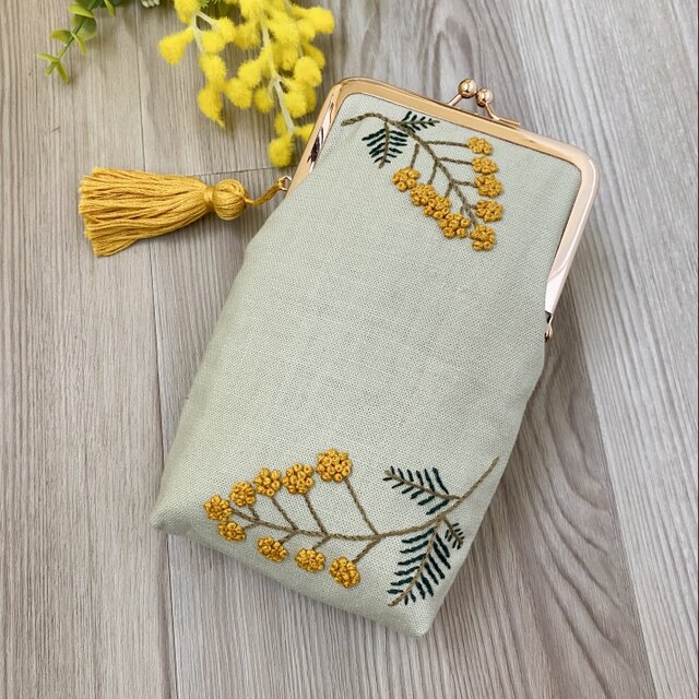 春の庭の刺繍がま口 | iichi 日々の暮らしを心地よくするハンドメイド