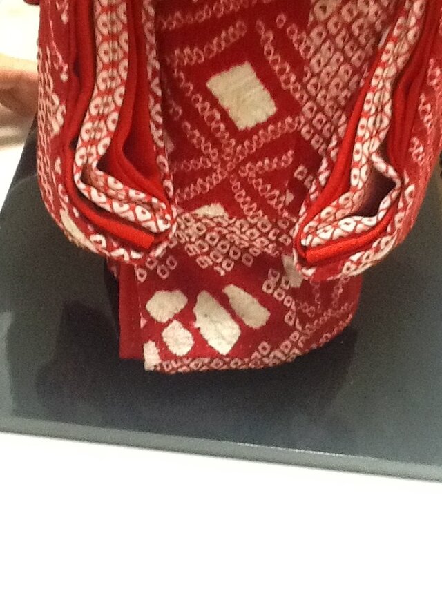 市松人形 顔ビスク 赤総絹手縫い着物の女の子 | iichi 日々の暮らしを