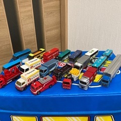 ①トミカセット スクールバス収納付き