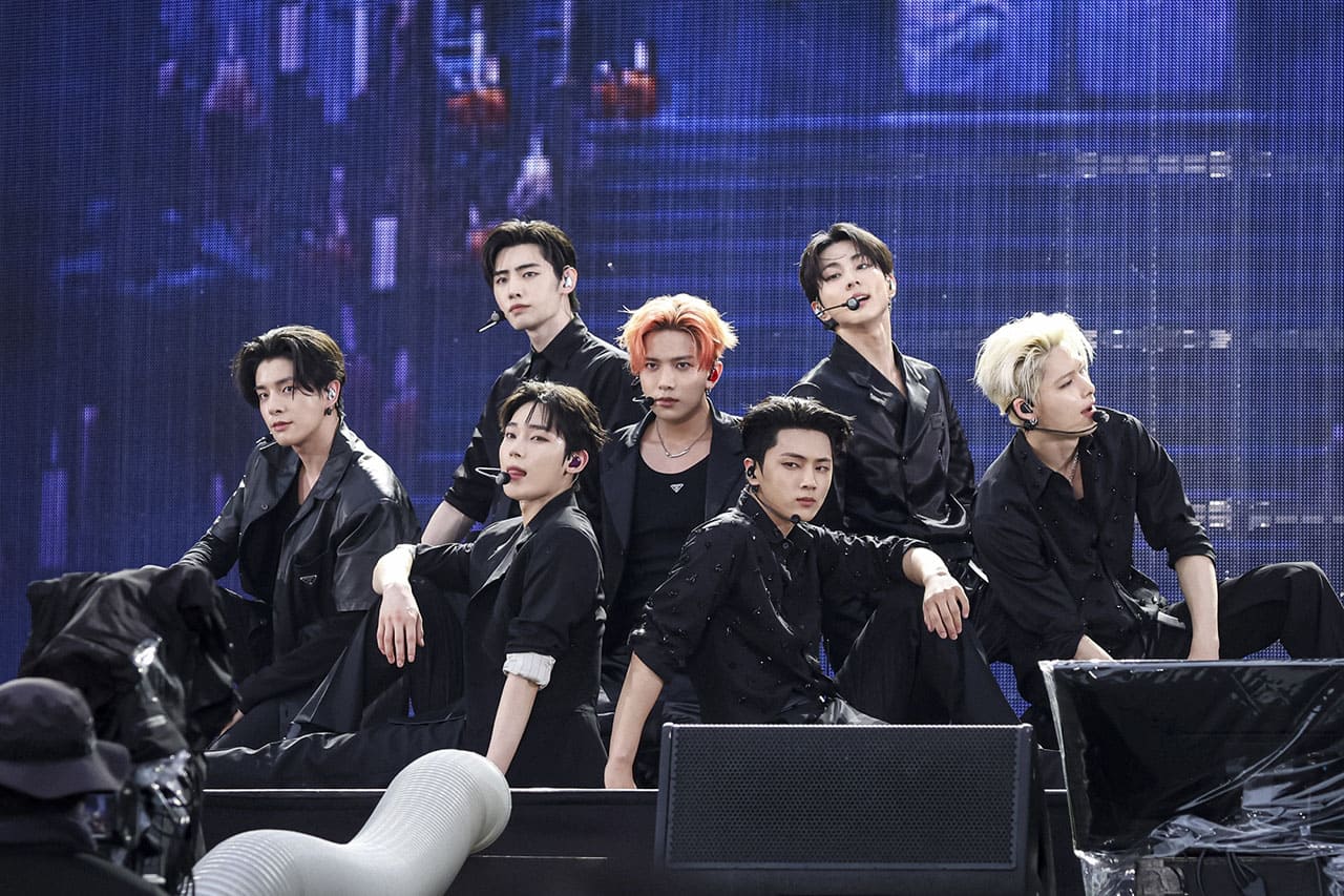 ENHYPEN Sets Japan Ablaze — First Stadium Show a Massive Hit < Boy