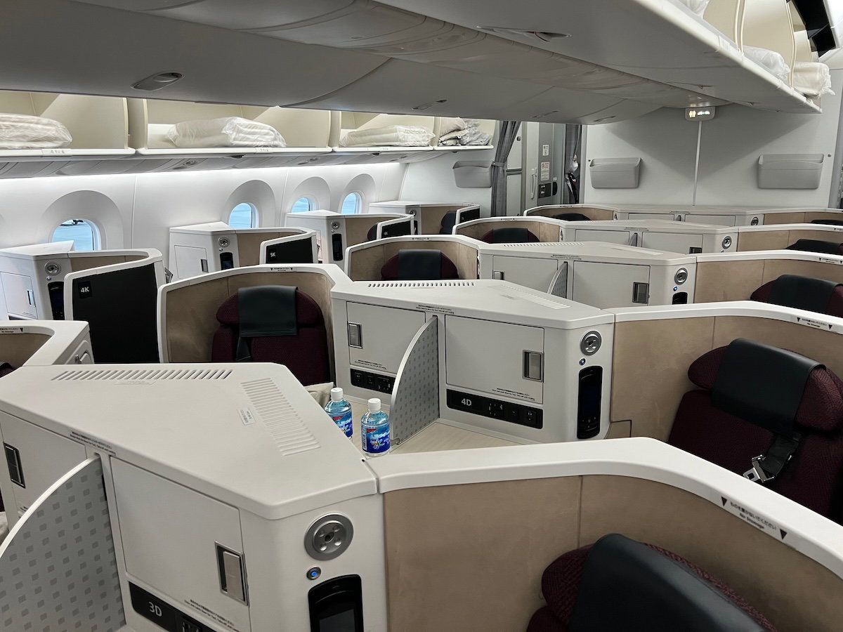 Review: Japan Airlines Business Class Boeing 787 (KIX-LAX) - One