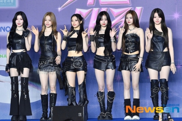 PHOTO】BABYMONSTER「2025 SBS歌謡大典 Summer」2日目のブルー