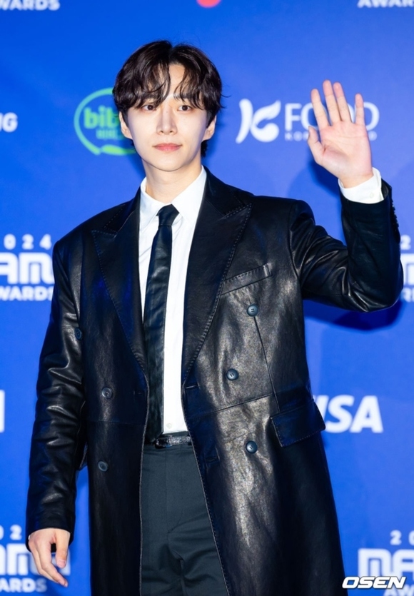 PHOTO】2PM ジュノ「2024 MAMA」大阪2日目のレッドカーペットに登場