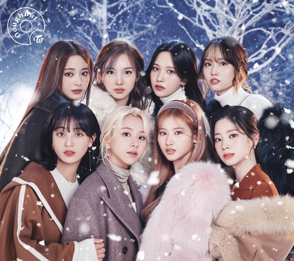 TWICE、日本9thシングル「Doughnut」ジャケット写真を公開！舞い降る雪