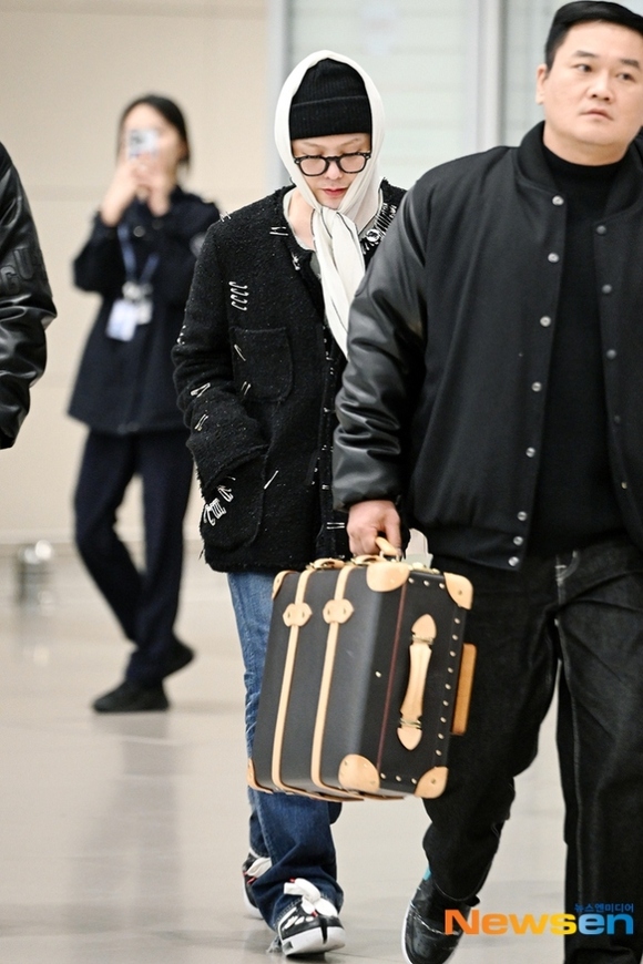 PHOTO】BIGBANGのG-DRAGON「2024 MAMA AWARDS」を終えて韓国に到着