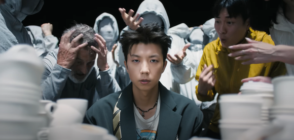 2PM ウヨン、タイトル曲「Think Too Much」MV公開…独自のグルーヴ