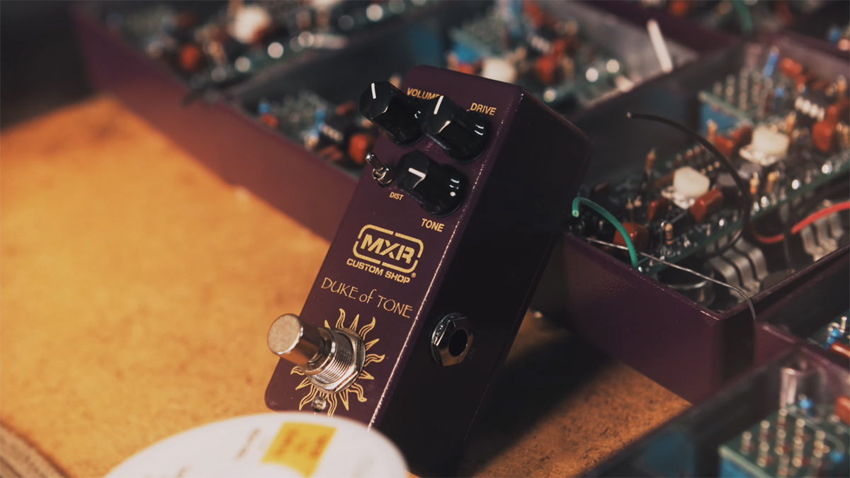 MXR partners with revered boutique builder Analog Man for the Duke