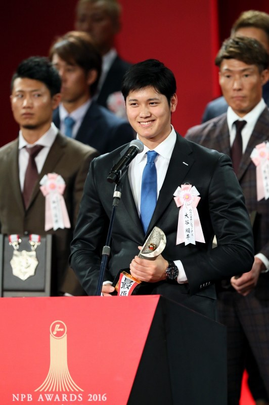 プロ野球：MVP セは広島・新井、パは日本ハム・大谷 [写真特集2/18