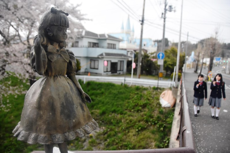 福島・小野町：リカちゃんが町の救世主…工場脇に展示館 | 毎日新聞