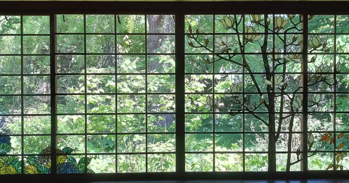 100年越しの輝き 青森の旧家秘蔵、小川三知の傑作ステンドグラス