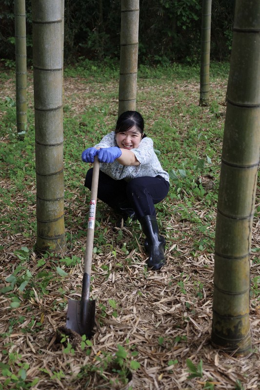 天皇ご一家、タケノコ掘りにサイクリング ご静養中の写真公開 [写真
