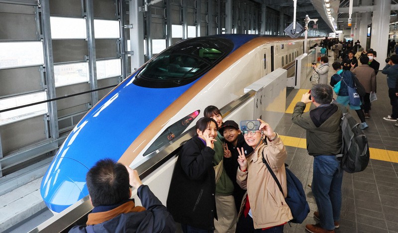 座席高く、景色違う」 北陸新幹線が延伸、全線開業へ期待の声も | 毎日新聞