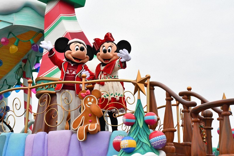 巨大ツリー、華やかな電飾 15日から「ディズニー・クリスマス」 | 毎日新聞