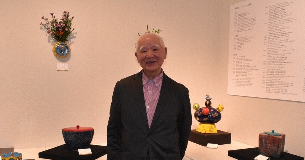 米拠点に活動 陶芸家・高鶴元さん 会場彩る250点 25日までファミリー展