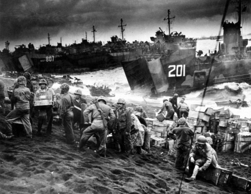 戦後80年 硫黄島を訪問した記者 「未完の戦争」について考える | 毎日新聞