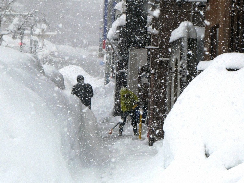 青森知事、夜間の外出自粛呼びかけ 記録的豪雪、除排雪への影響考慮