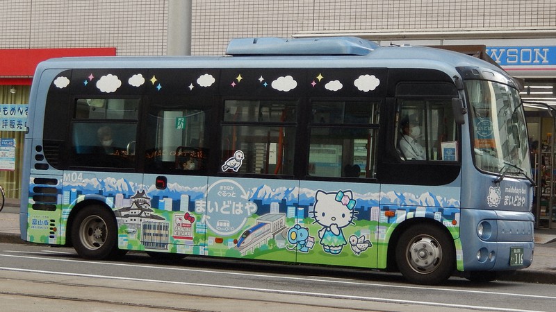 社会：富山ご当地キティ誕生 立山連峰やガラス造形イメージ、水色基調