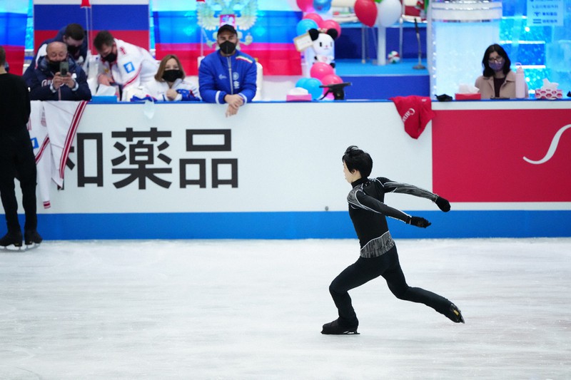 フィギュア スケート 世界国別対抗戦：羽生結弦 練習で4回転アクセル