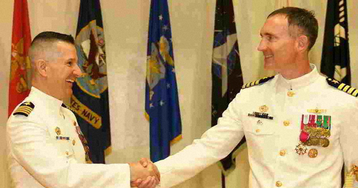 米軍基地司令官 ソボル大佐就任 横須賀 ／神奈川 | 毎日新聞