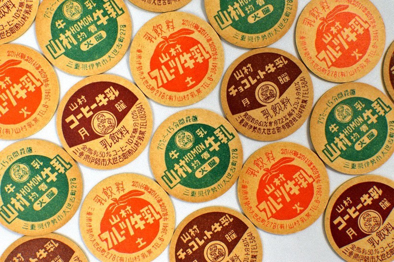 牛乳瓶蓋「ガチャガチャ」に 年配には懐かしく、若者には新鮮 1カ月