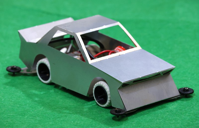 最強のミニ四駆」かけたガチレース 決戦に秘められた逆襲の誓い | 毎日新聞