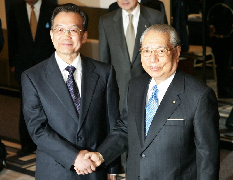 圧倒的カリスマ」失った創価学会 集団指導体制、当面は維持か | 毎日新聞