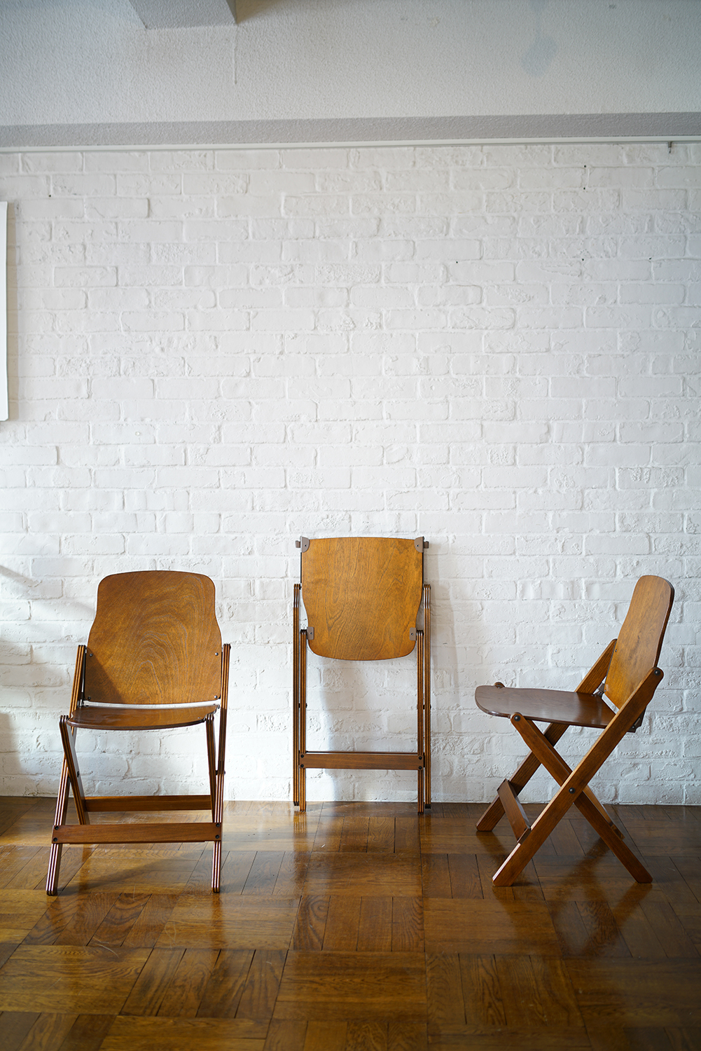 米軍も採用していた1940年代の木製チェアをPACIFIC FURNITURE SERVICE