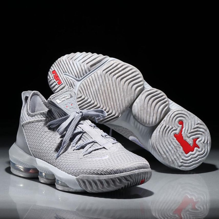 レブロン16(LEBRON 16)/ナイキ 人気の新作を安心売買【スニーカーダンク】