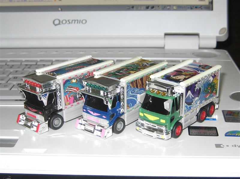 サントリー、プルバックで走るデコトラミニカー｜覆面えるのブログ