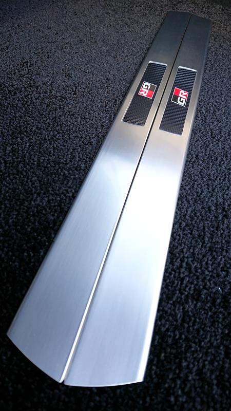 マークX GR ドアスカッフプレートの流用取付（トヨタ プリウスPHV・50