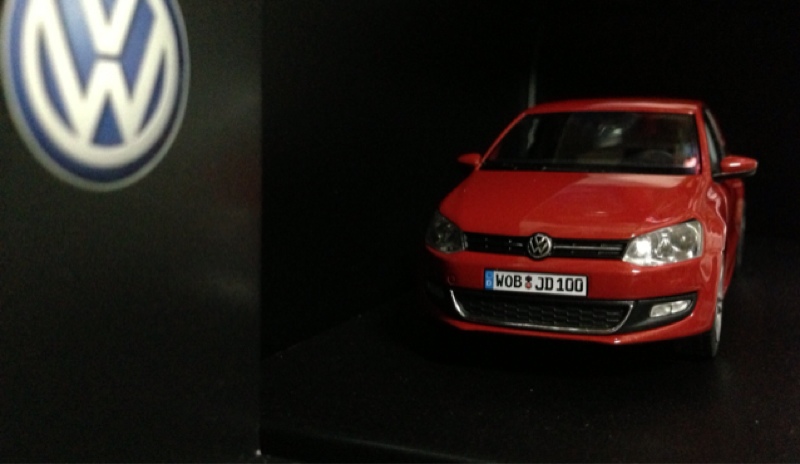 VW / フォルクスワーゲン純正 Polo 6Rミニカー1:43(レッド) のパーツ