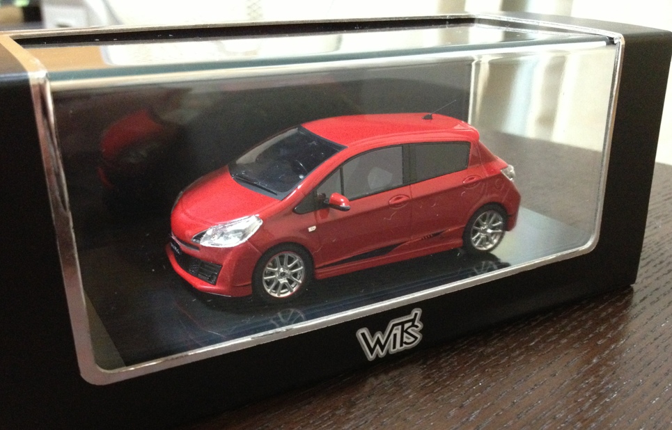 Wit's 完成レジンモデル 1/43 TOYOTA Vitz RS G's スーパーレッドV の