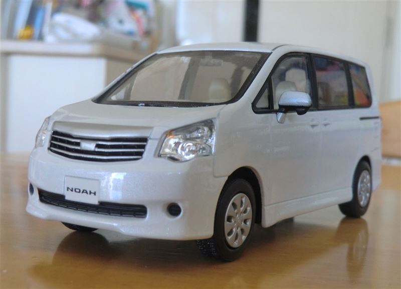 トヨタ(純正) 非売品カラーサンプルミニカー・トヨタ70ノアG ホワイト