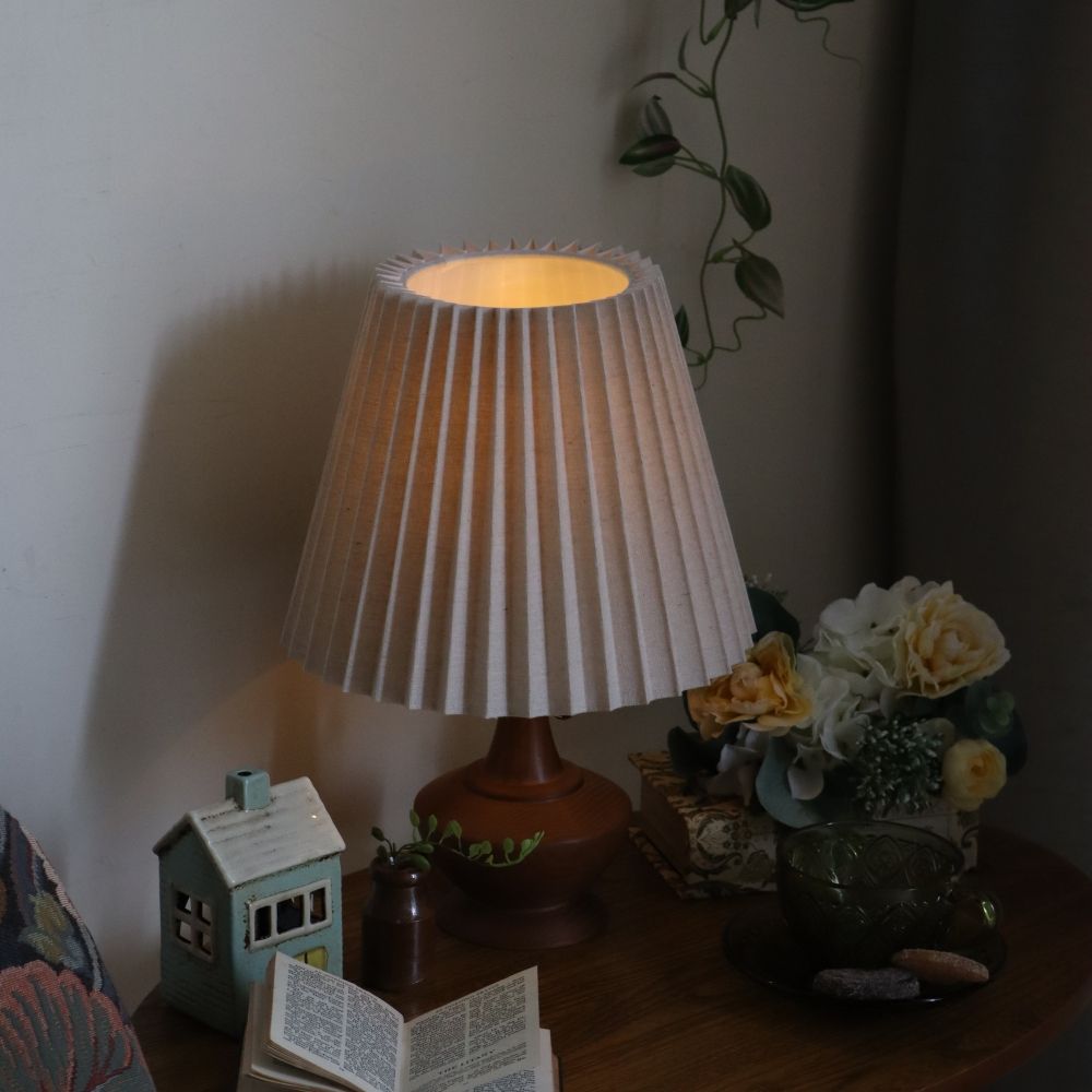 ユニークなフォルム♪ テーブルライト「ペルナ」 IM1-LT-4327