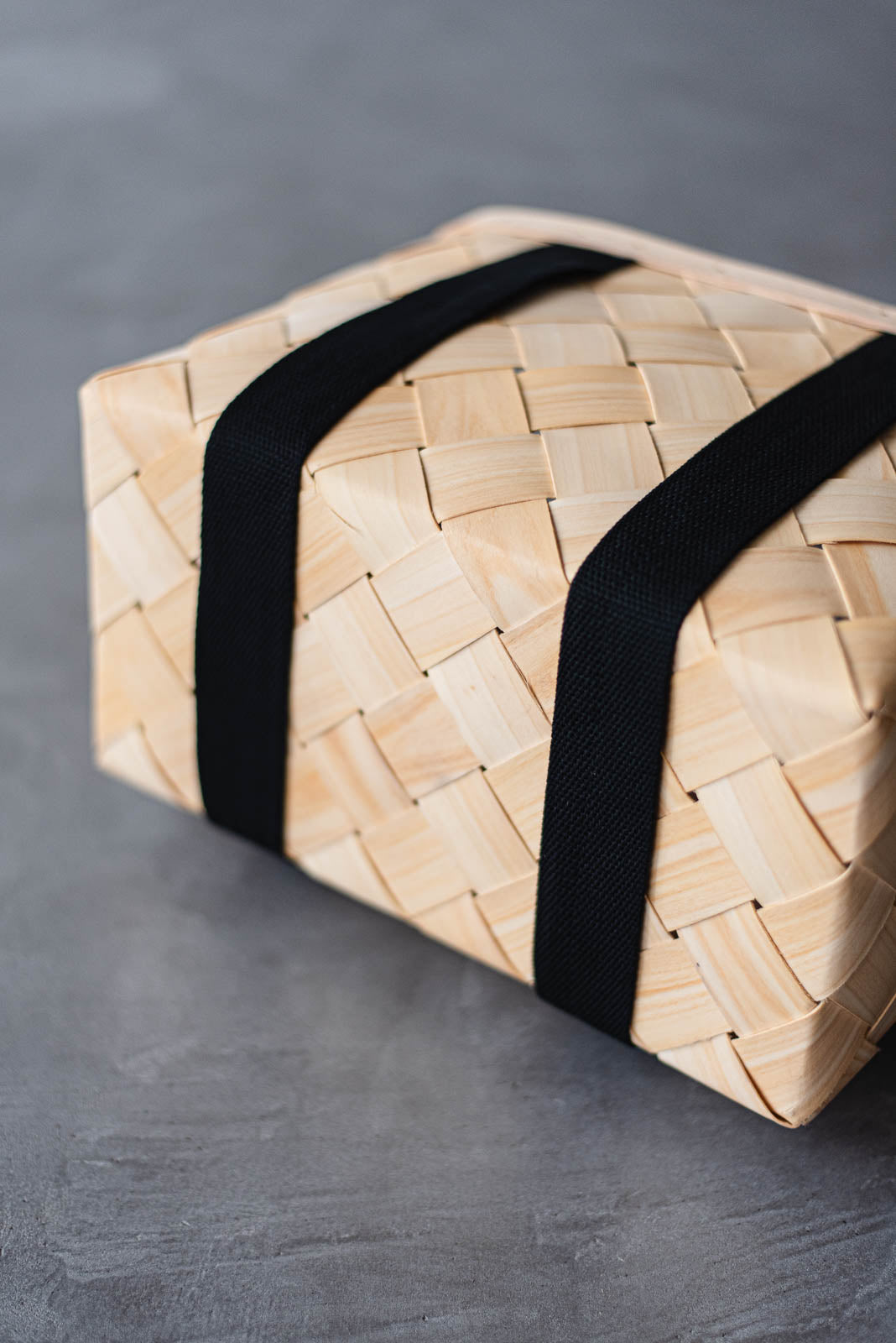 持ち歩ける収納バッグ × ナチュラルな風合い | Snokka Basket Bag